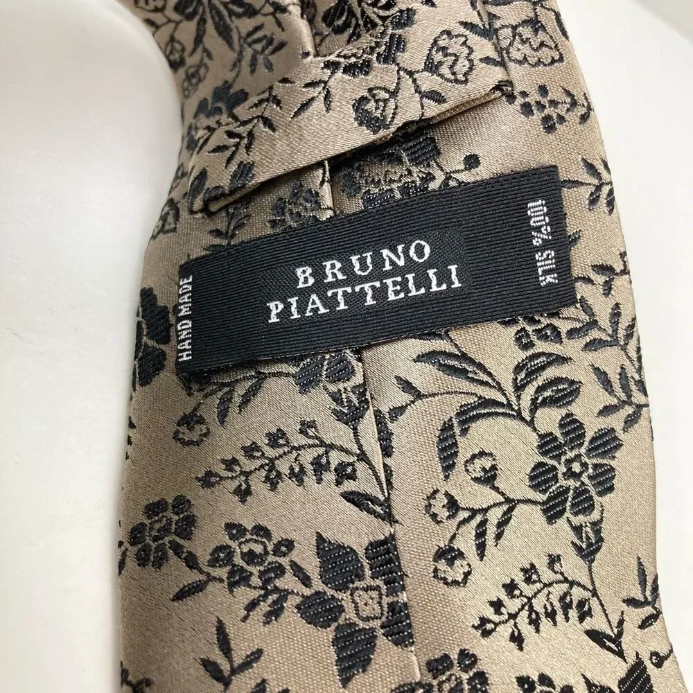 Bruno Piattelli 100% Silk Hand Made Necktie Tie Beige Tan and Black Floral Print - Picture 3 of 7